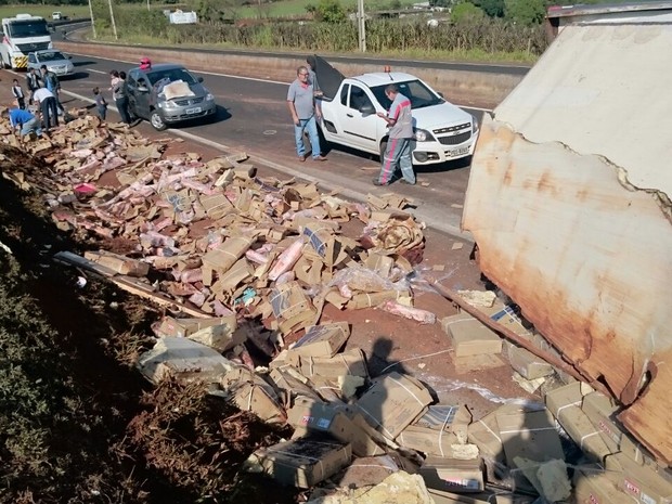 Trânsito no contorno de Ibiporã deve ser liberado totalmente após transbordo de carga (Foto: Alberto D´Angele/RPC)